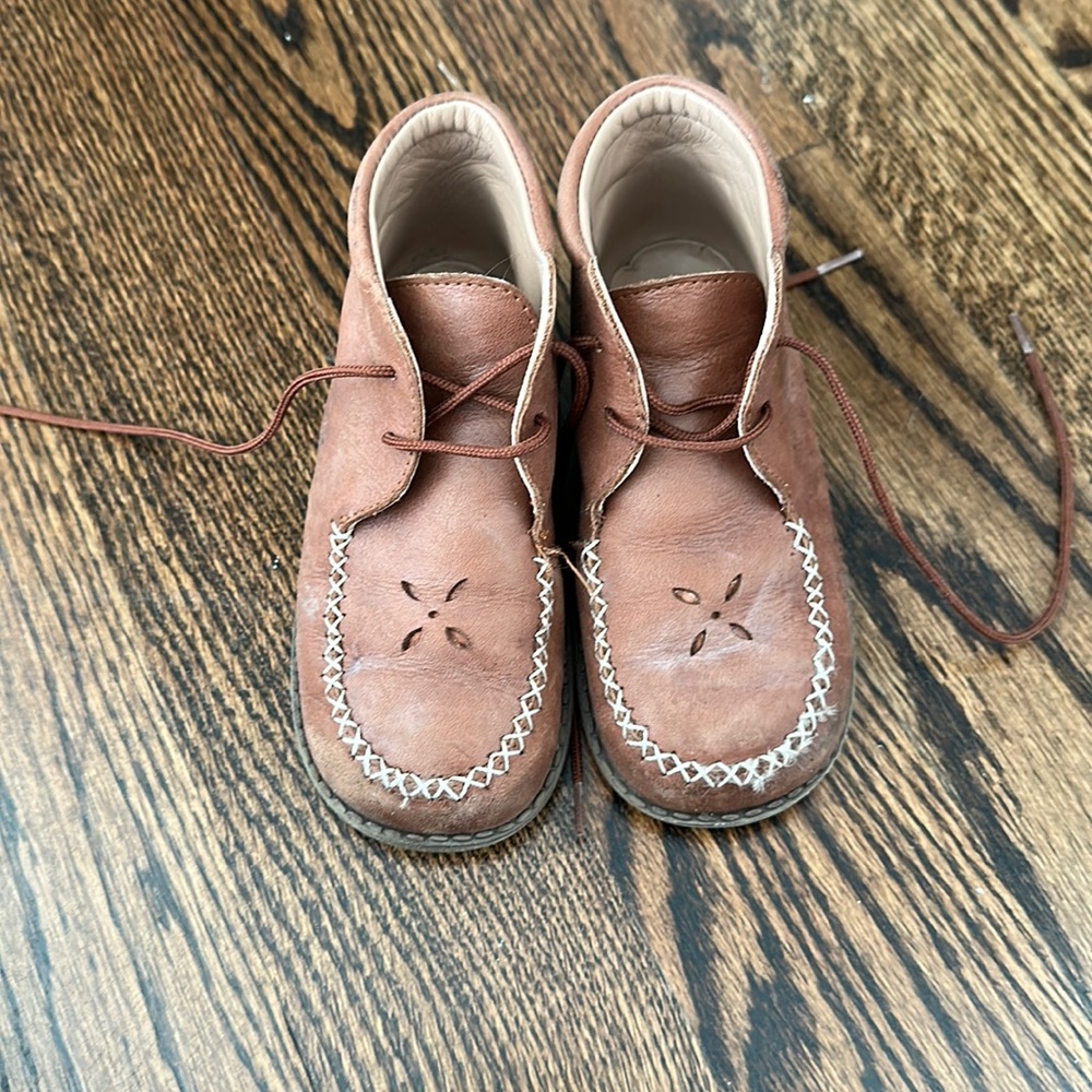 Cucada/Papanatas toddler high top shoe. Size EU 25/ US 9